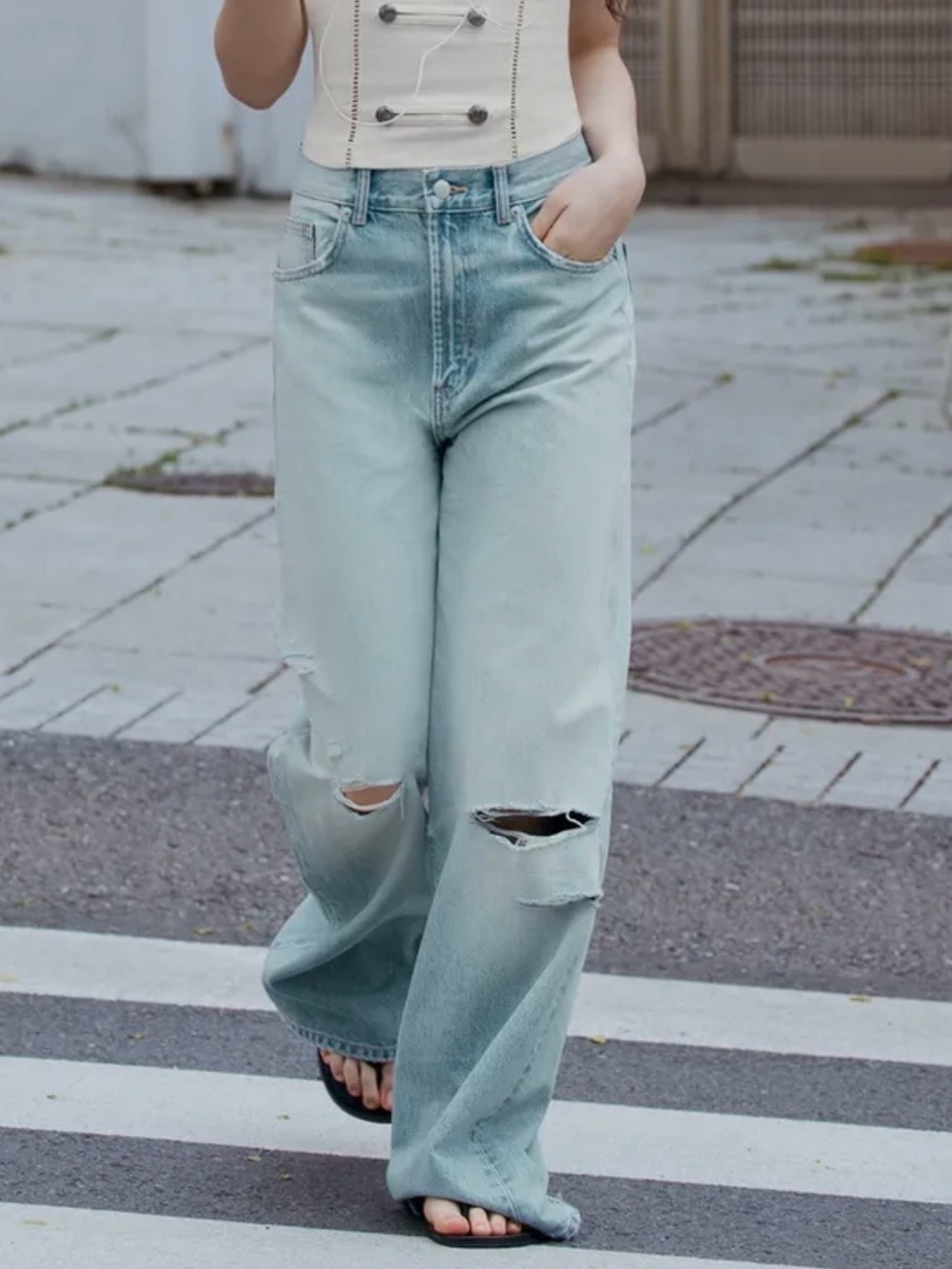 NWT, Zara HI-RISE EXTRA WIDE LEG RIPPED JEANS, Size 10US, Light Blue